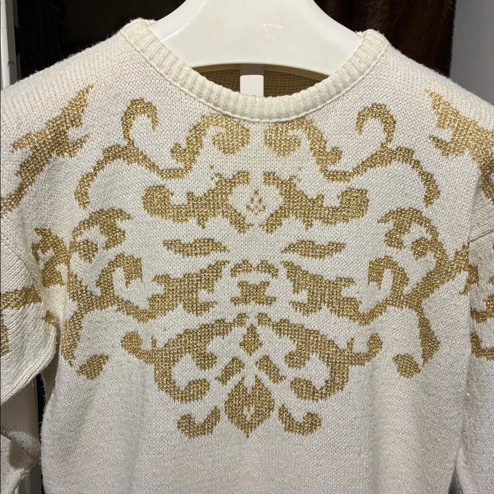 Elegant Vintage White and Gold Sweater